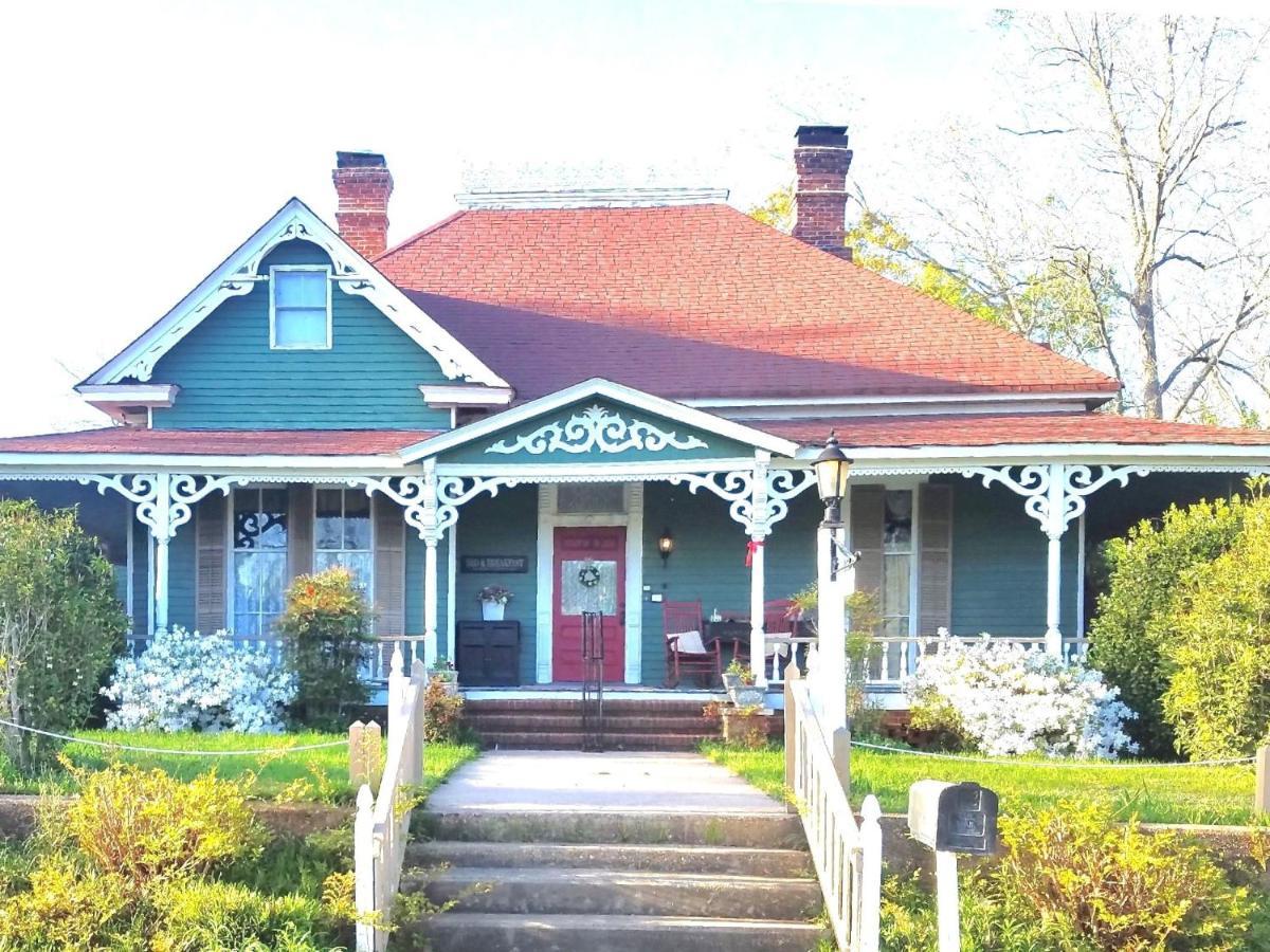Holly House Of 3*