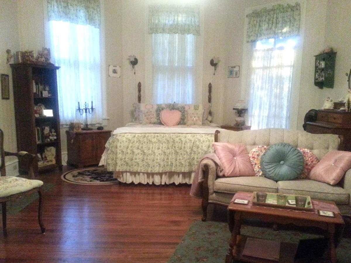 Holly House Of Bed and breakfast Hamilton