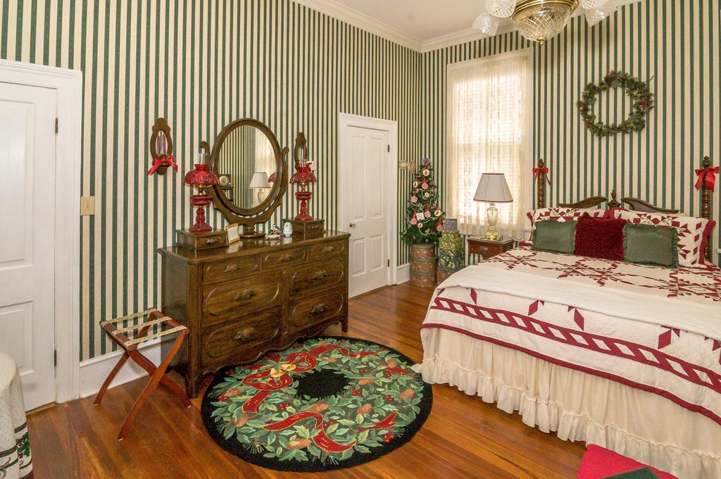 Holly House Of Bed and breakfast Hamilton