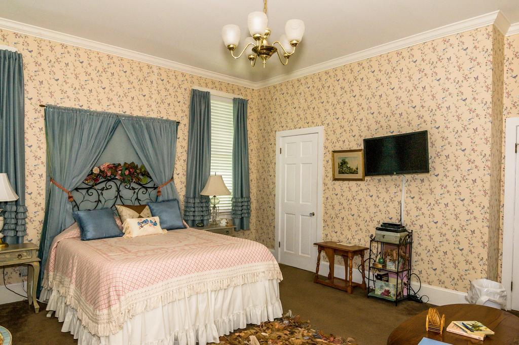 Holly House Of Bed and breakfast