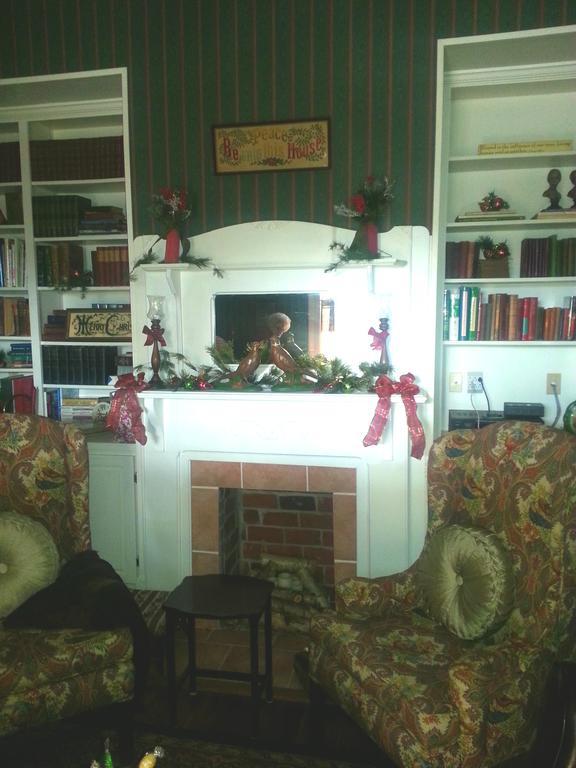Holly House Of 3*
