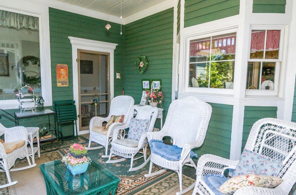 Holly House Of Bed and breakfast