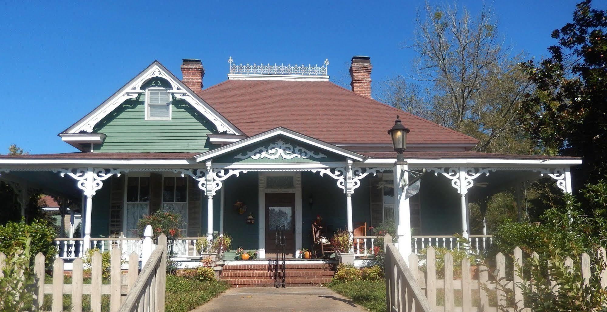 Holly House Of Bed and breakfast 3*