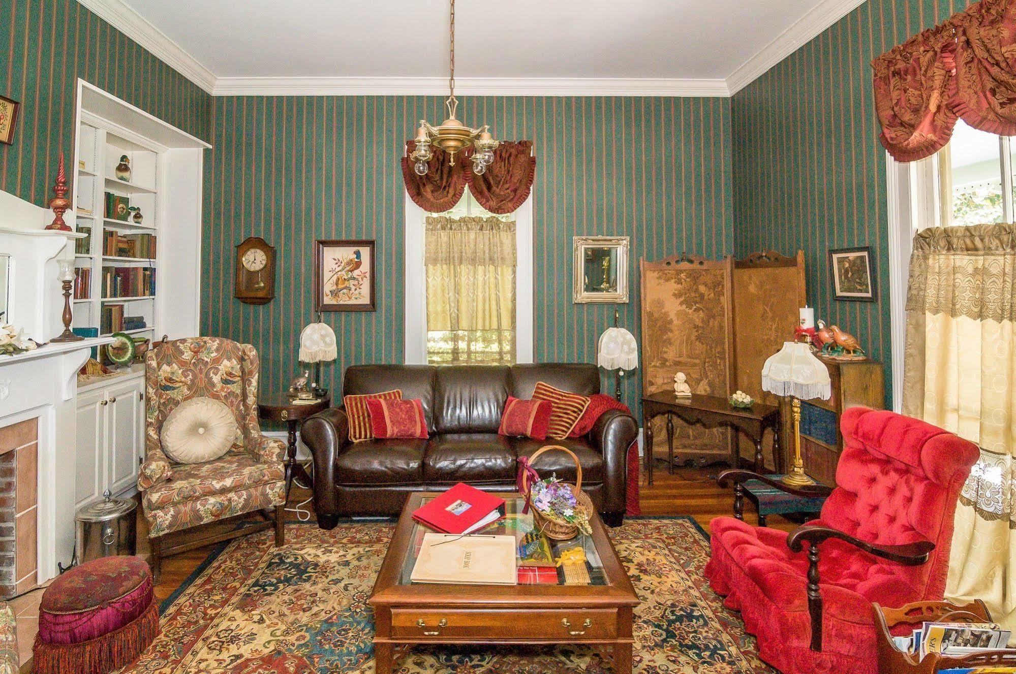 Holly House Of 3* Hamilton