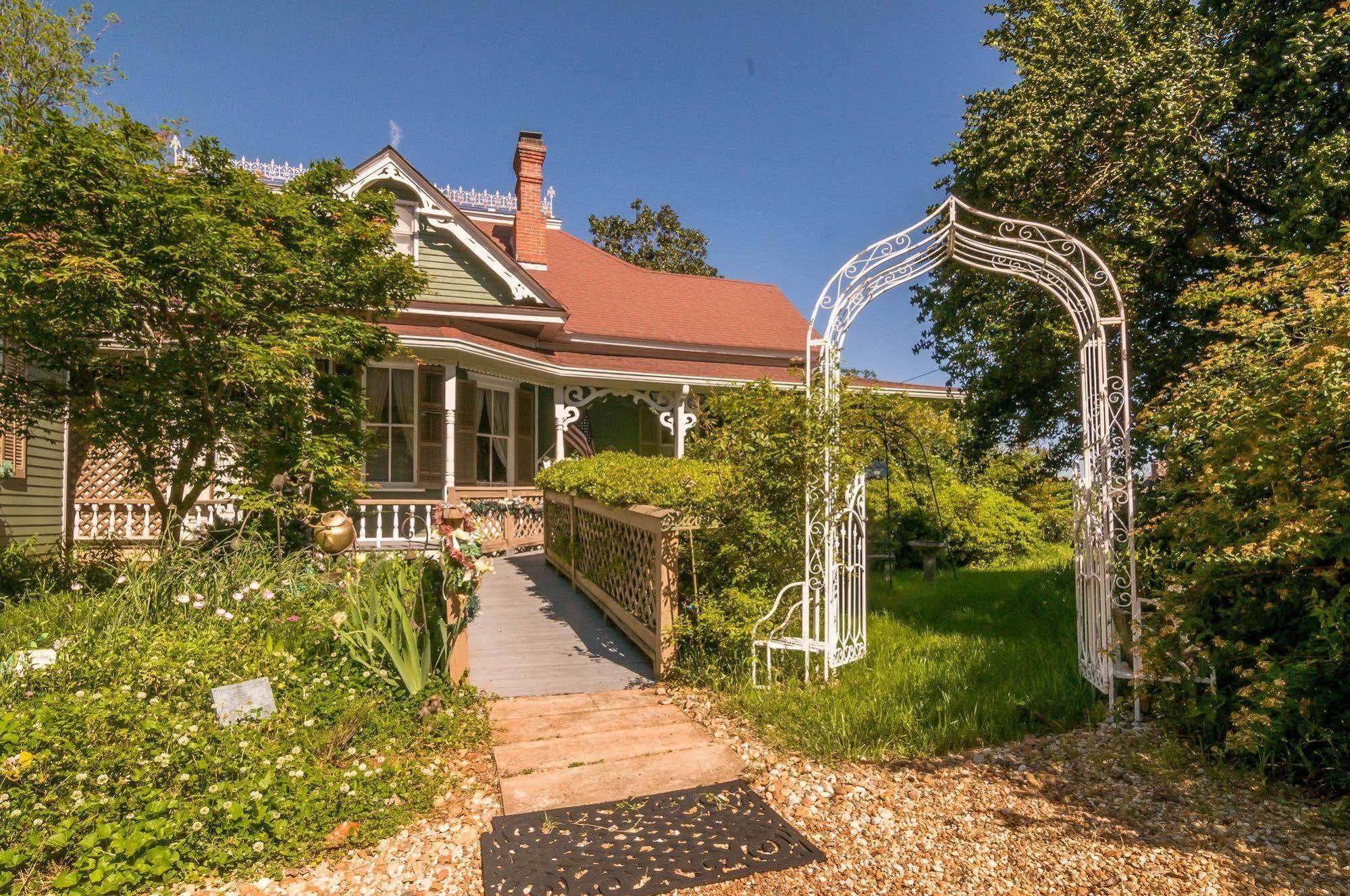 Holly House Of Bed and breakfast 3*